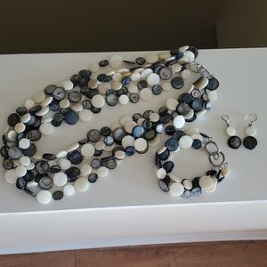 Black and White Flat Pearl